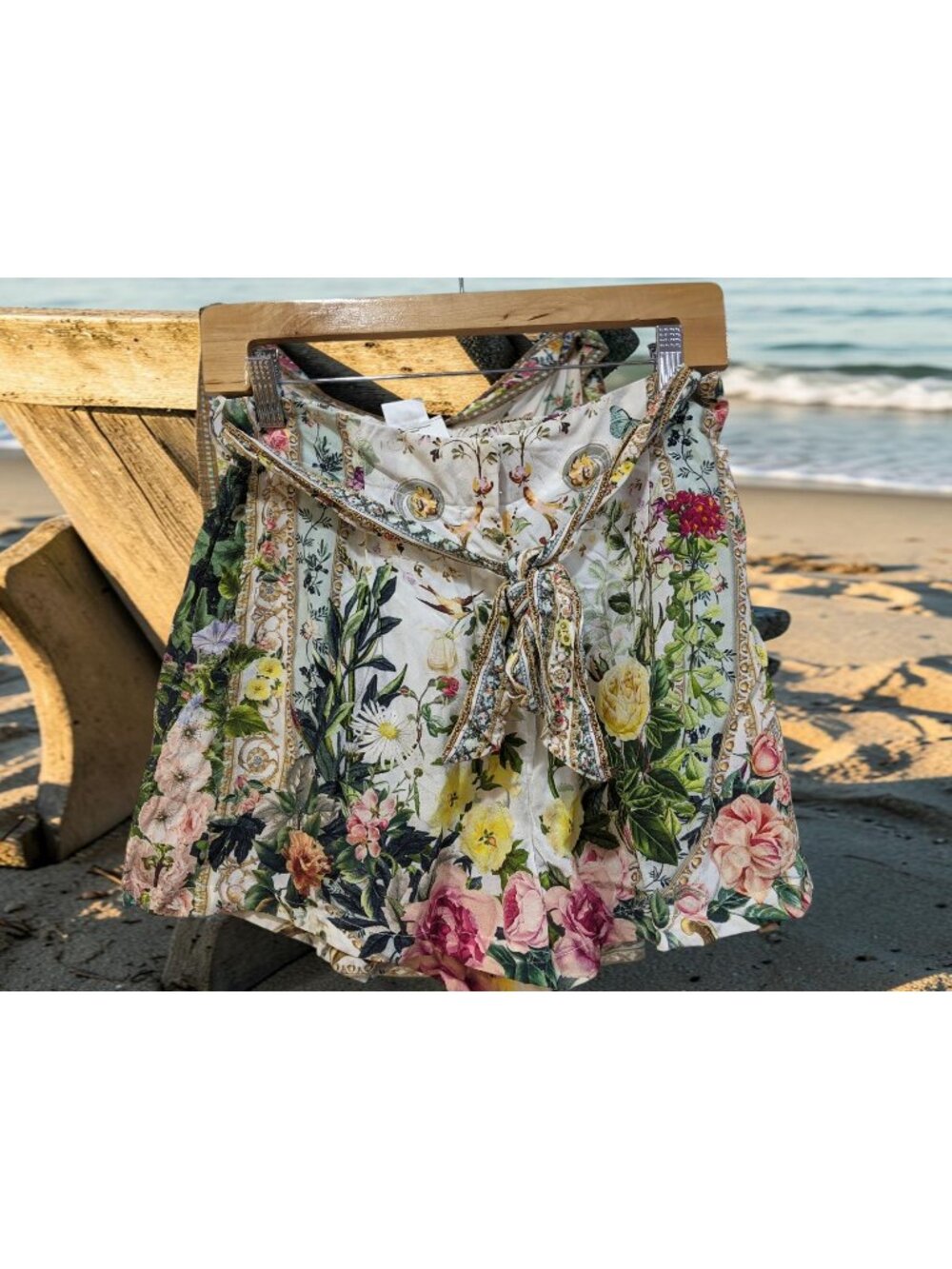 Camilla Tuck Front Short Renaissance Romance Shorts Size Large NWT !!